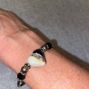 Stretchy bracelet with Black and Cream Heart and beads